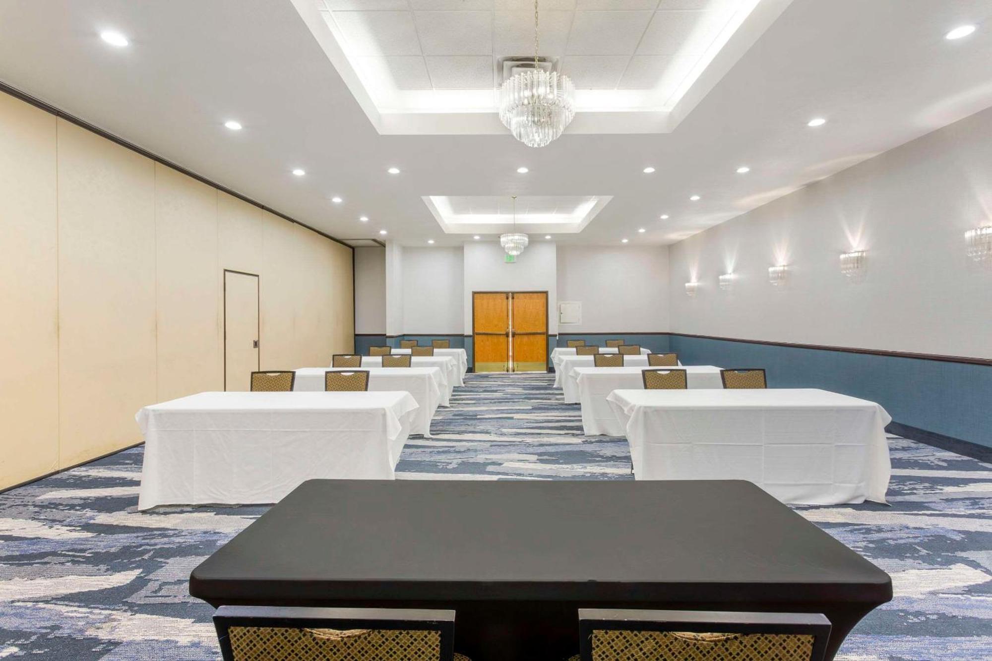 Comfort Suites Ogden Conference Center Ngoại thất bức ảnh